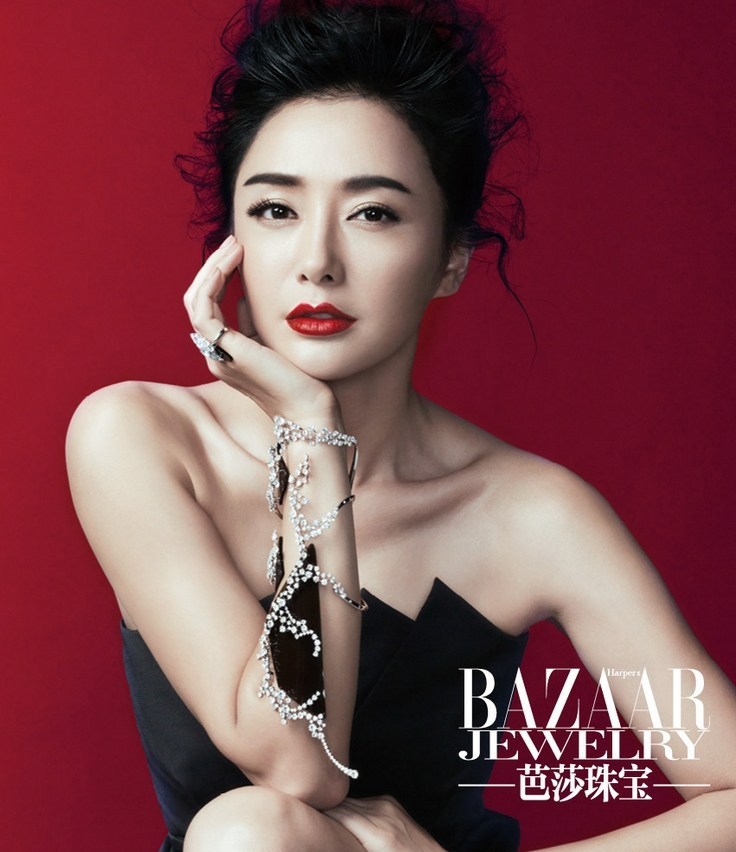 秦岚登《芭莎珠宝》 珠光宝气演绎奢华典雅