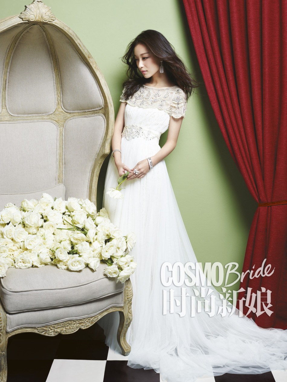 倪妮登《时尚新娘》 质感婚纱凸显傲人身材