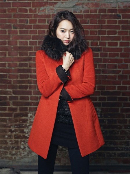 明星示范 酒红色这样搭不老气还显气质