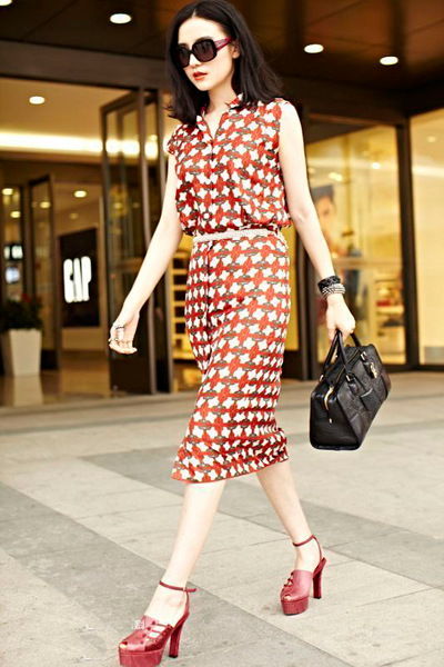 陈乔恩杨幂爱印花 女星的那些印花连衣裙搭配