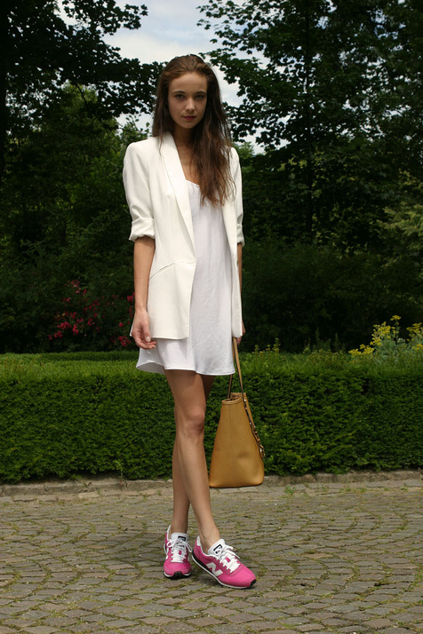 New Balance也可以配时装，女生NB穿搭示范集合