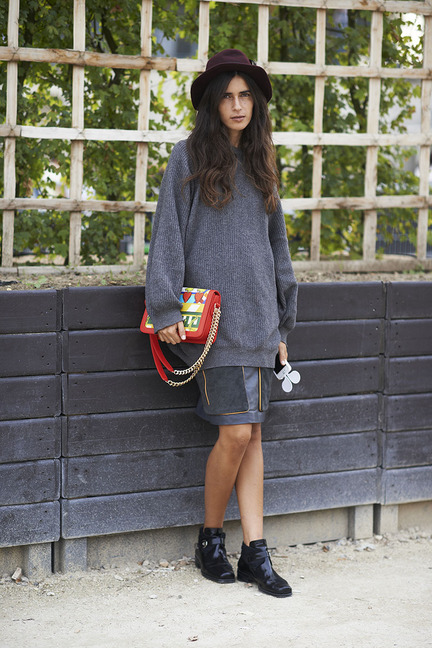 国外《ELLE》杂志2013年10月街拍精选 有范儿的秋季混搭