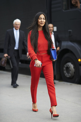 《ELLE》杂志10月下旬街拍精选 欧美范儿修身又简洁