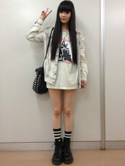 日本黑发少女模特秋本梢生活街拍精选