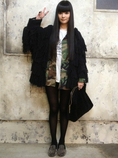 日本黑发少女模特秋本梢生活街拍精选