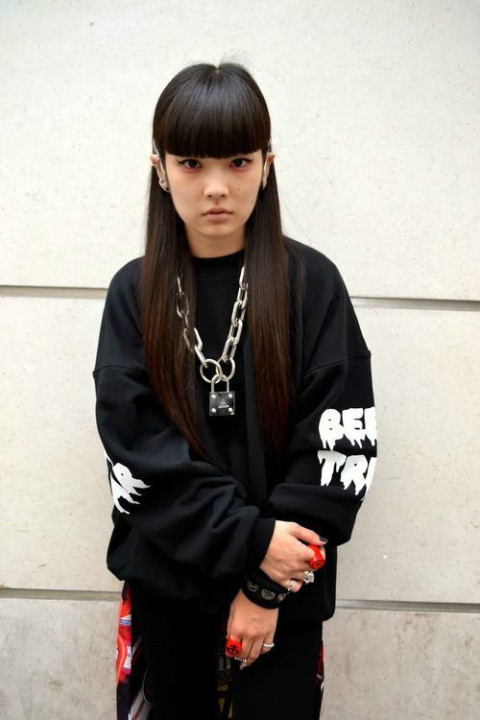 日本黑发少女模特秋本梢生活街拍精选