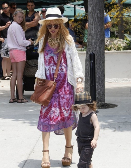 瑞秋•佐伊(Rachel Zoe)示范时尚穿衣法