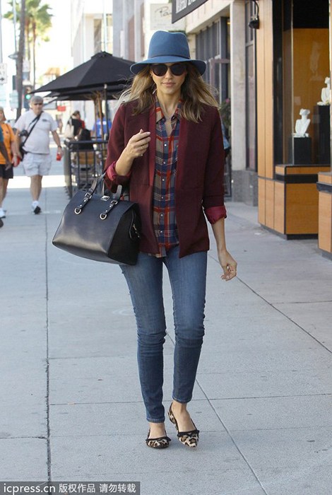 汤唯全智贤演绎浓郁酒红气场难挡