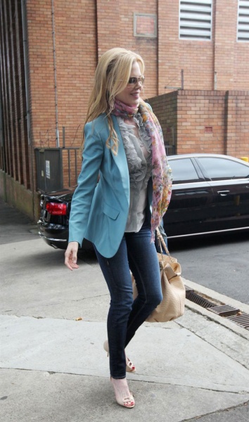 欧美潮人穿衣多变 看欧美街拍达人11月亲情示范