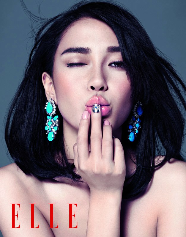 Angelababy登杂志封面 文艺女青年的双重生活