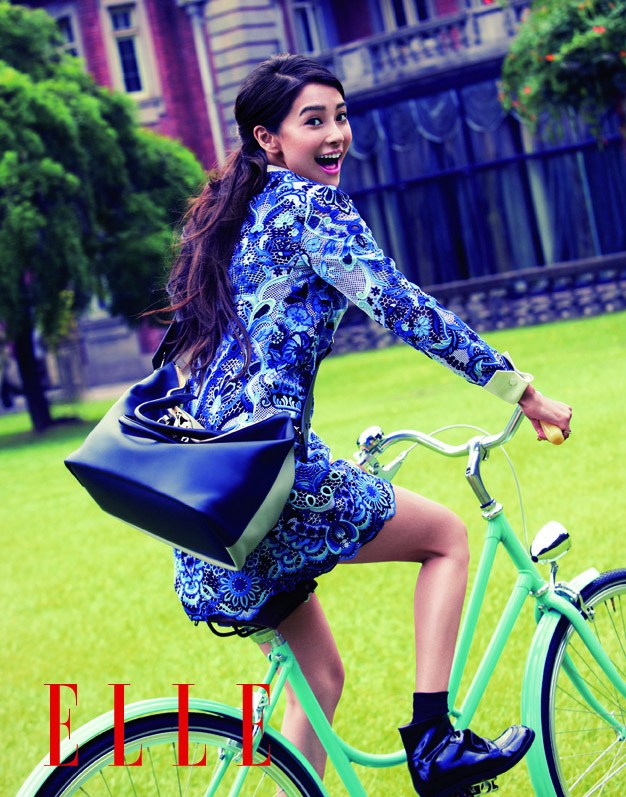 Angelababy登杂志封面 文艺女青年的双重生活