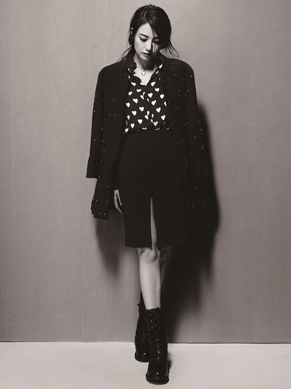 高圆圆登杂志封面 优雅气质尽显低调华丽