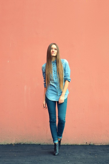 俄罗斯潮女街拍 修身又适宜的风格混搭秀