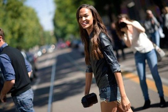 打破秋冬沉闷 看欧美潮人多彩皮衣风格街拍