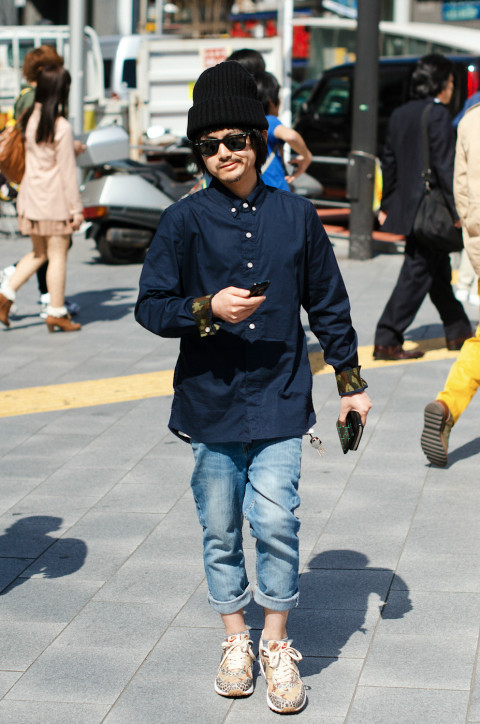 欧美型男街拍　卷裤脚释放内心闷骚