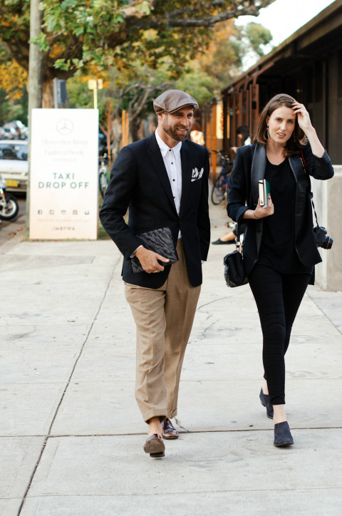 欧美型男街拍　卷裤脚释放内心闷骚