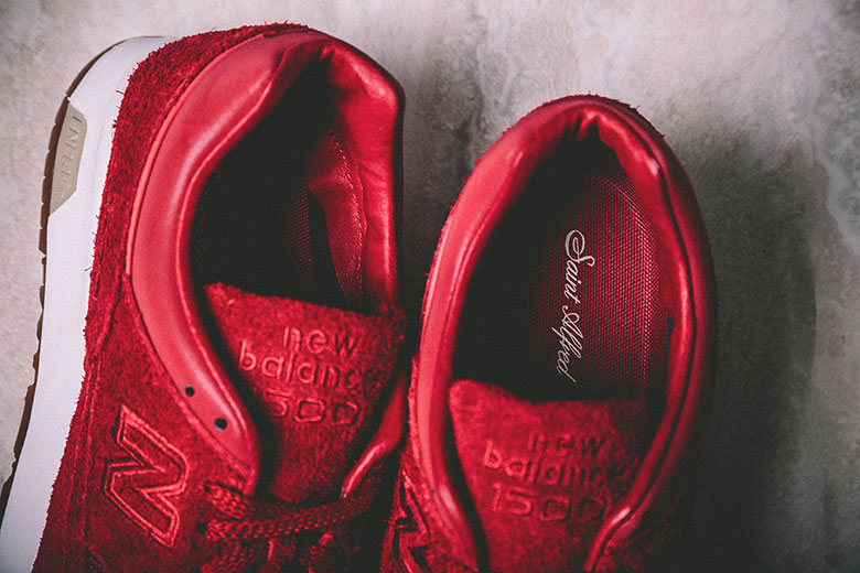 过年就要红色的 Saint Alfred x New Balance M1500 联名鞋款