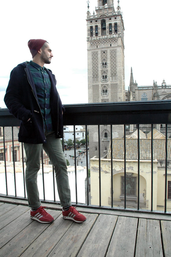 西班牙塞维亚型男街拍:鞋子搭出潮范儿