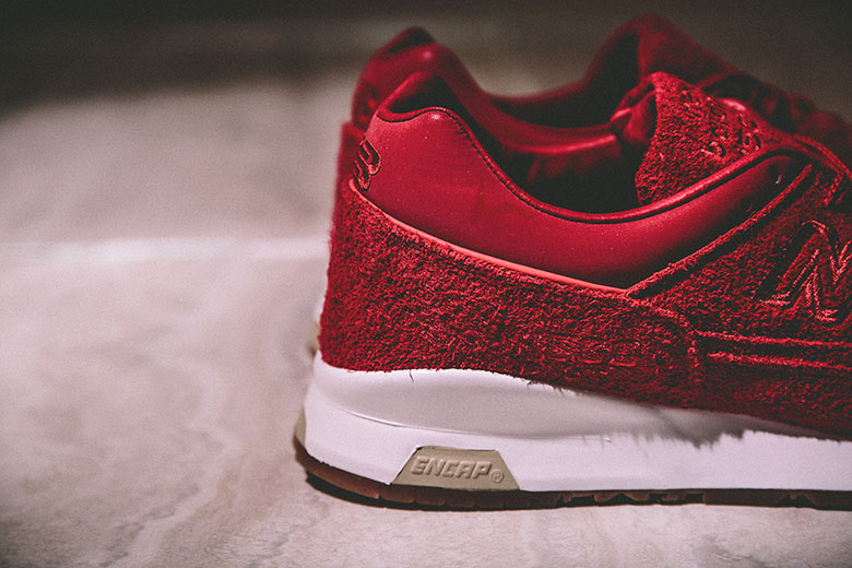 过年就要红色的 Saint Alfred x New Balance M1500 联名鞋款
