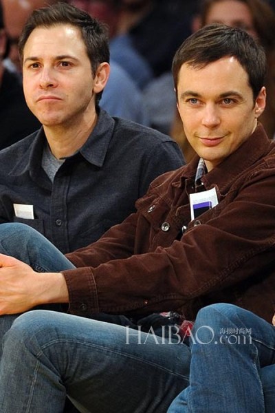 欧美明星同性情侣街拍合辑：哪对更有爱？