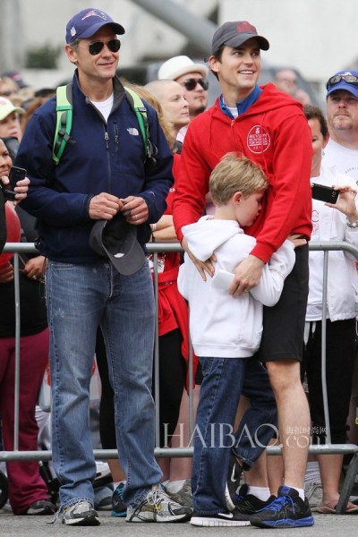 欧美明星同性情侣街拍合辑：哪对更有爱？