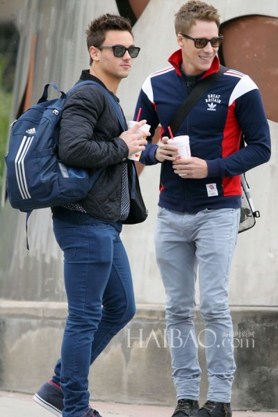 欧美明星同性情侣街拍合辑：哪对更有爱？