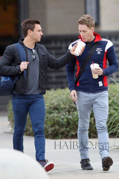 欧美明星同性情侣街拍合辑：哪对更有爱？