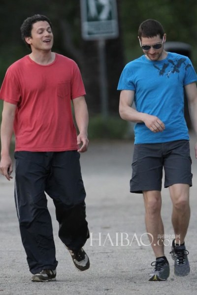 欧美明星同性情侣街拍合辑：哪对更有爱？