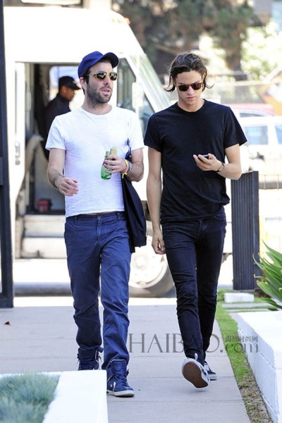 欧美明星同性情侣街拍合辑：哪对更有爱？