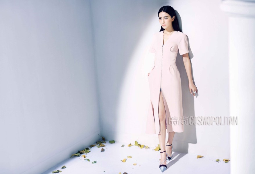 高圆圆登杂志封面 性感演绎开年“红”运