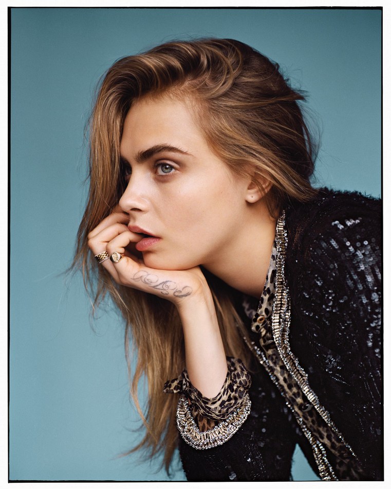 90后超模卡拉登VOGUE 真空上阵混搭范儿十足