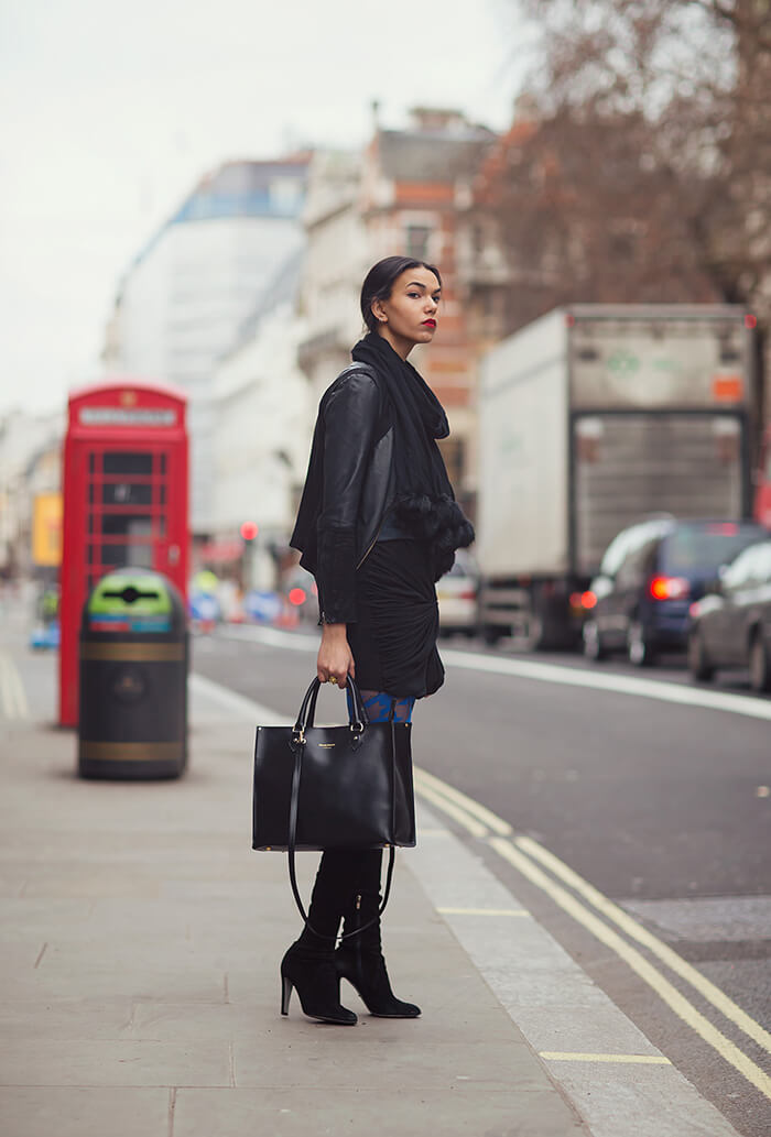 欧美潮女街拍 皮衣搭出硬朗感