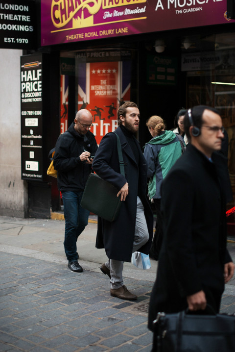 欧美型男街拍 冬季街头有胡须更性感