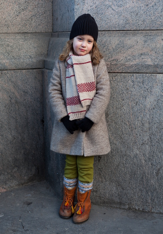 2013年12月赫尔辛基潮女街拍精选 冬季里的厚实搭配