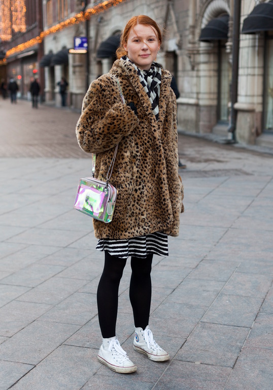 2013年12月赫尔辛基潮女街拍精选 冬季里的厚实搭配