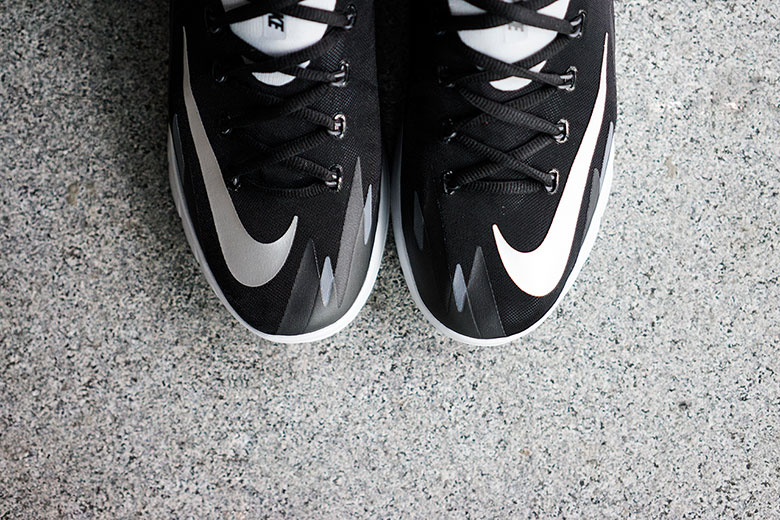 NBA 新秀 凯里·欧文 专属鞋款 Nike Zoom HyperRev Black