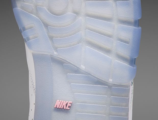 大红花图文元素 Nike Air Trainer 1 “Pro Bowl" 鞋款细节