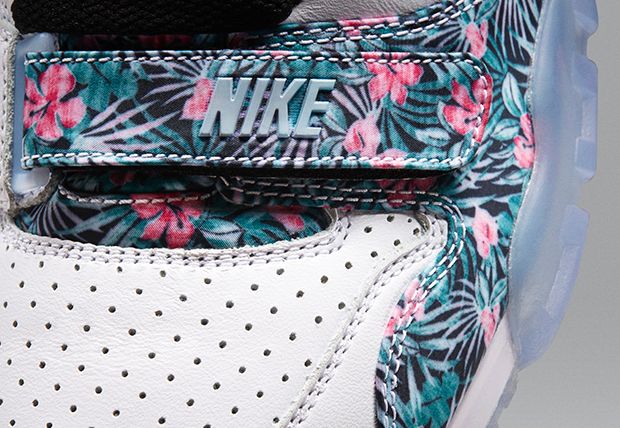 大红花图文元素 Nike Air Trainer 1 “Pro Bowl" 鞋款细节