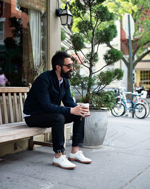 欧美潮人街拍:一杯咖啡上手，溫暖有型带着走！