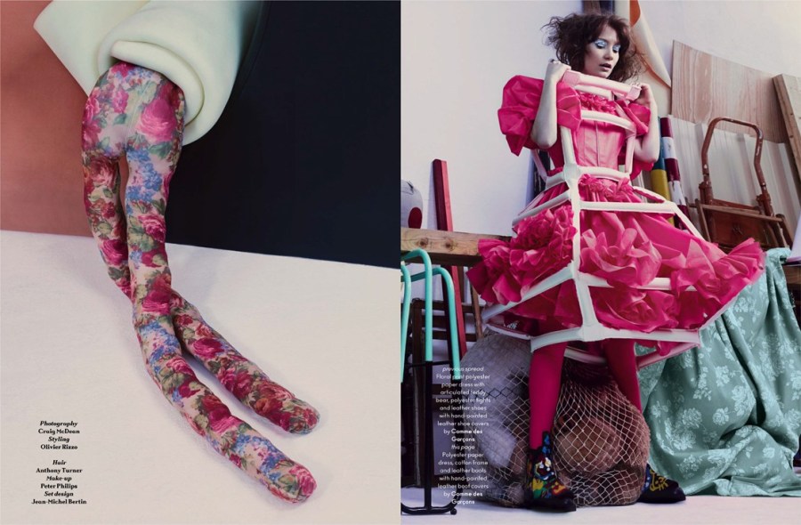 《爱丽丝梦游仙境》女主角米娅穿着娃娃裙化身诡异精灵