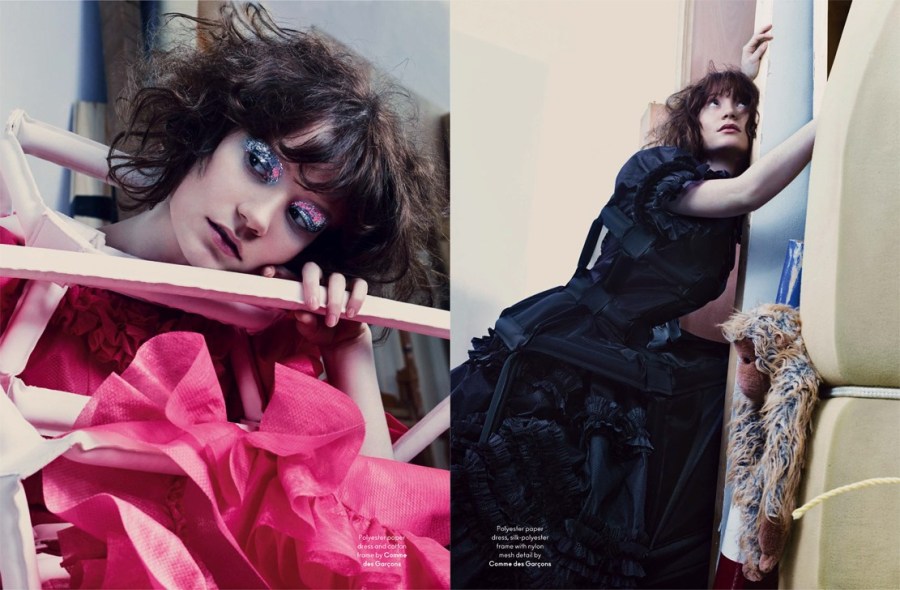 《爱丽丝梦游仙境》女主角米娅穿着娃娃裙化身诡异精灵