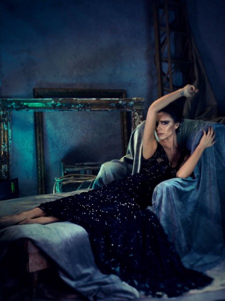 维多利亚妩媚登封面 柔美色调大秀女王气场