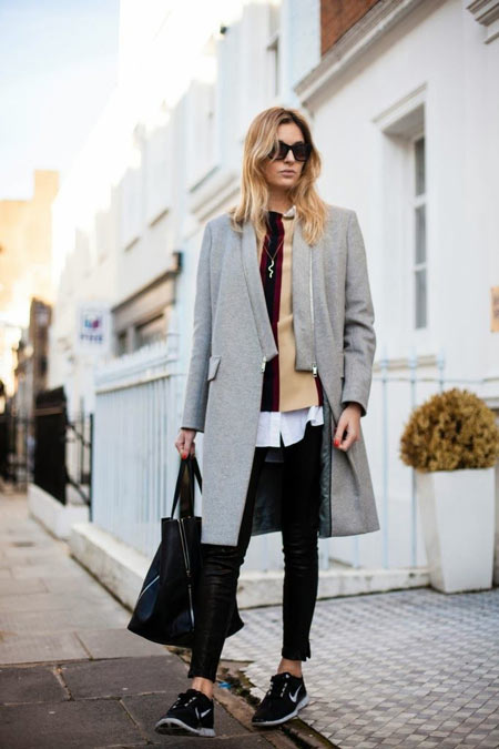 冬季时尚街拍：大衣配球鞋玩出新潮搭配