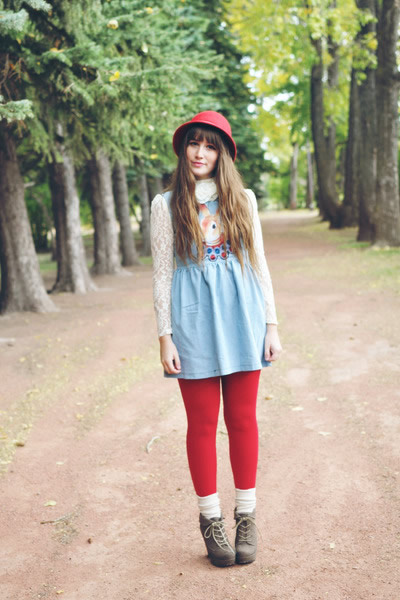 欧美潮女街拍 感受早春鲜艳色彩