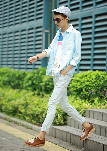 2014年3月型男街拍 简约装扮显时尚气质