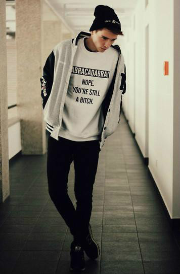 2014年3月型男街拍 简约装扮显时尚气质