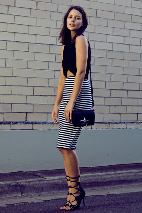 澳洲时尚博主Sara Donaldson简洁优雅风格穿搭秀