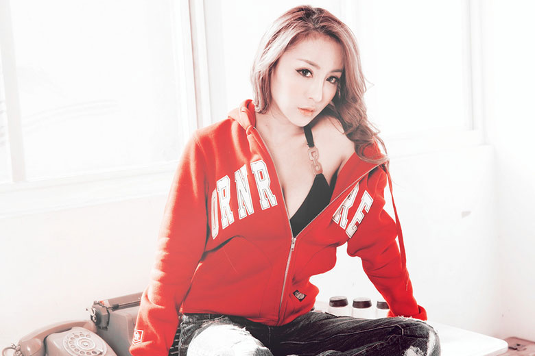 性感火热的街头女孩 OUTRUNNER 2014造型搭配