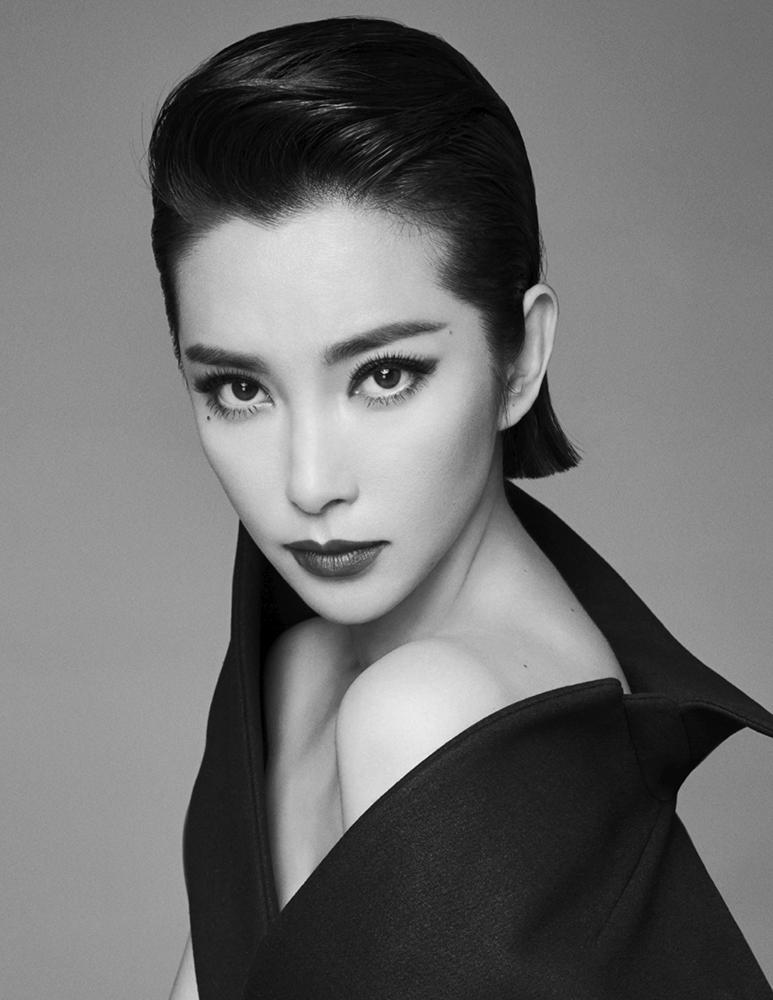 李冰冰短发拍黑白大片 演绎职场知性女神范儿