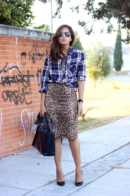 西班牙潮女街拍 时尚休闲的街头格调